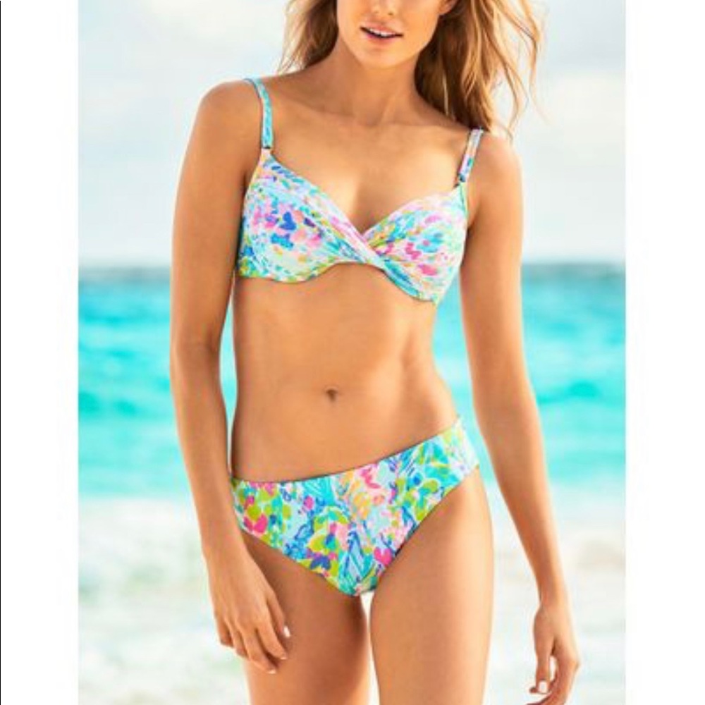 Lilly Pulitzer EUC Catch the wave bikini, size 14.